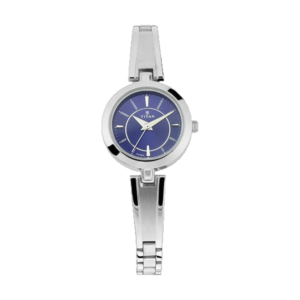 Titan Smart 3 women’s watch with a 32 mm stainless steel case and silver stainless steel bracelet.
